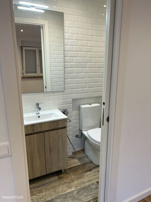 Exelente T2 Remodeladao na zona Montalvão Setubal