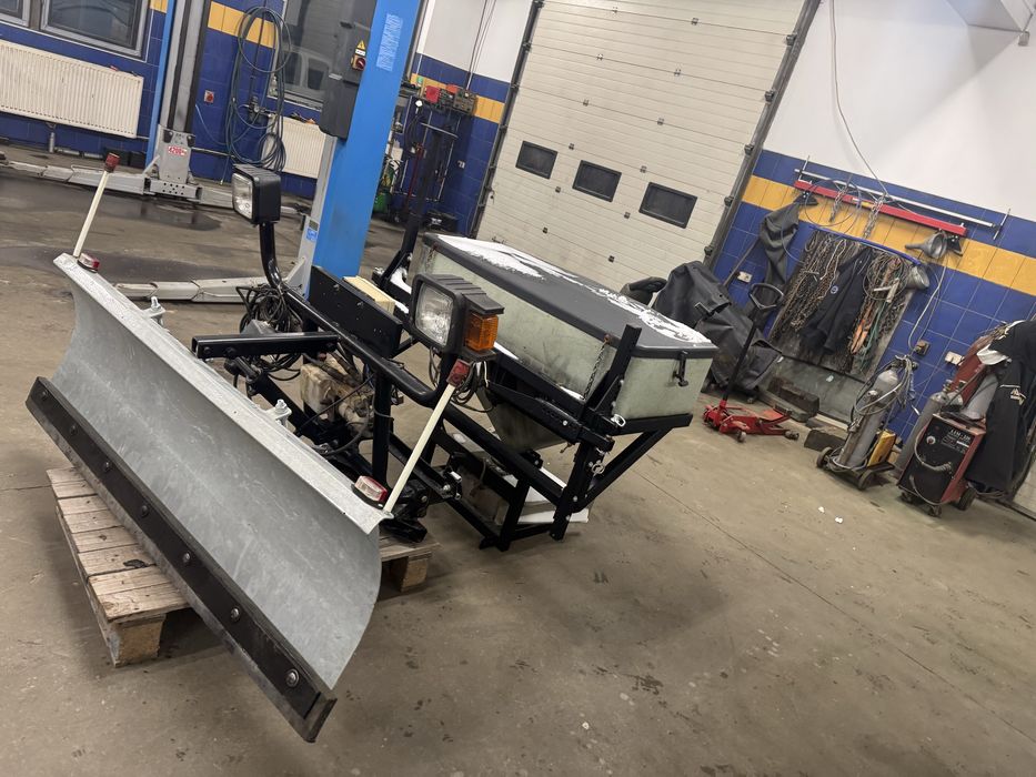 Suzuki samuraj z pugiem  hydraulicznym