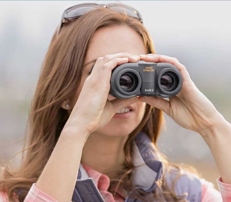 Бинокль cо стабилизацией изображения Canon 8x25 10x30 IS