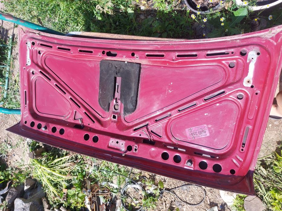 Кришка багажника BMW E30