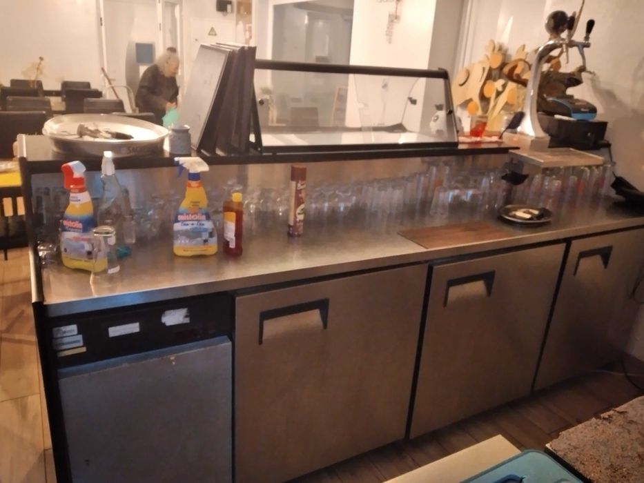 Vendo balcão frigorifico para restaurante, café,  bar
