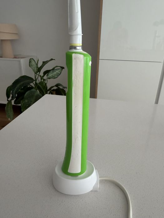 Escova de dentes eletrica Oral B pro