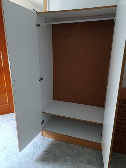 Roupeiro usado de duas portas