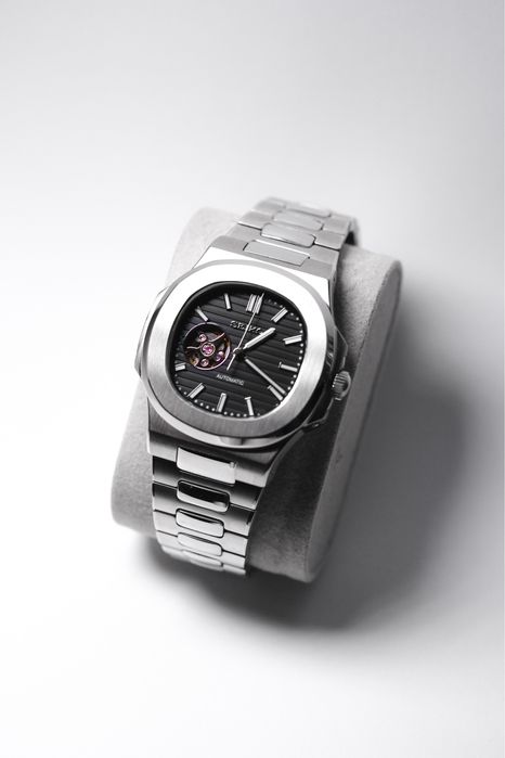 Zegarek Custom Seiko Mod Nautilus Open Heart Black