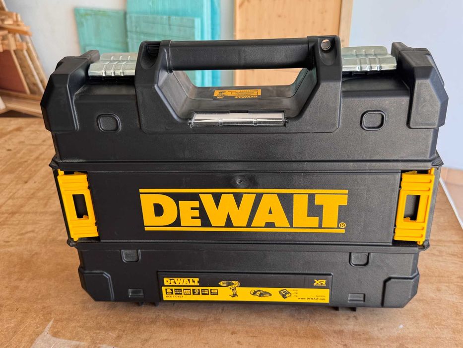 Aparafusadora Dewalt DSD777
