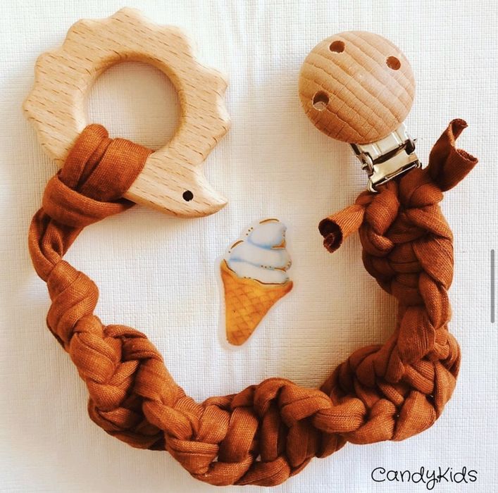 Prende Chuchas / Mordedores em Madeira e Tecido bebé