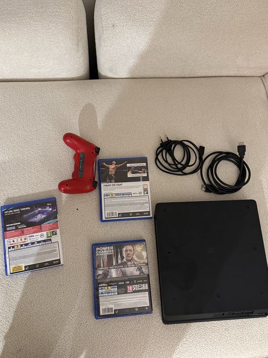 Playstation 4 1Tb com 3 jogos