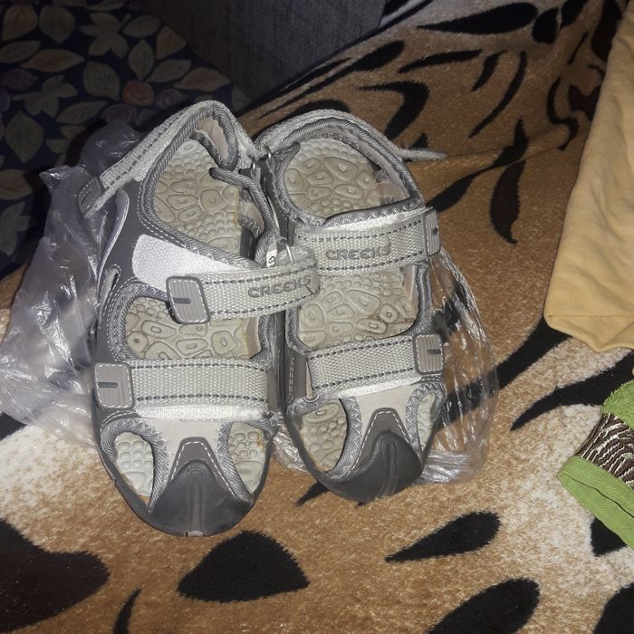 Продам новые  босоножки  для мальчика.