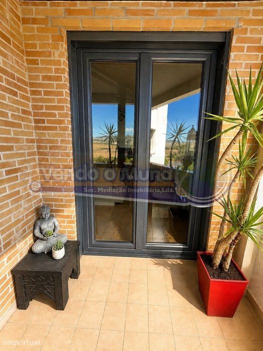 Apartamento T2 em Loures (LXLR045)