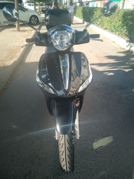 Scooter Piaggio Vespa 125 (como nova)