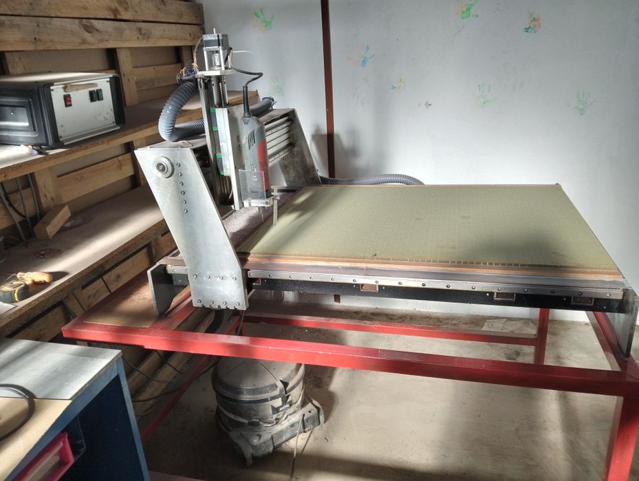Fresadora CNC 1075