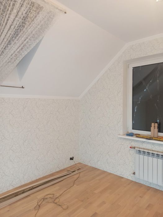 Покраска стін та поклейка шпалер