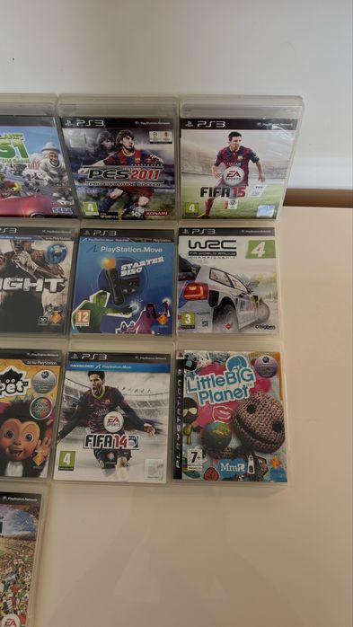 PlayStation3- 250GB + 2 comandos + 20 jogos