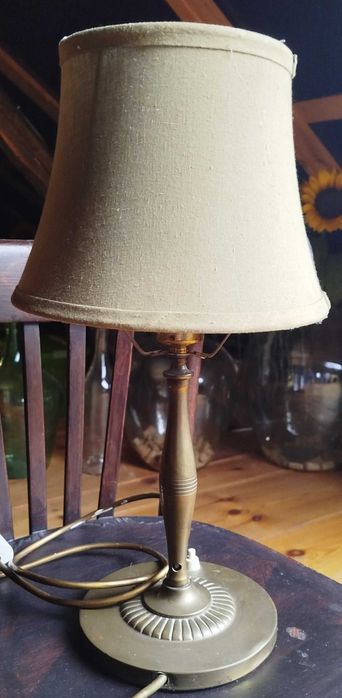 Ozdobna Lampa stołowa, mosiężna z abażurem, włącznik w podstawie.