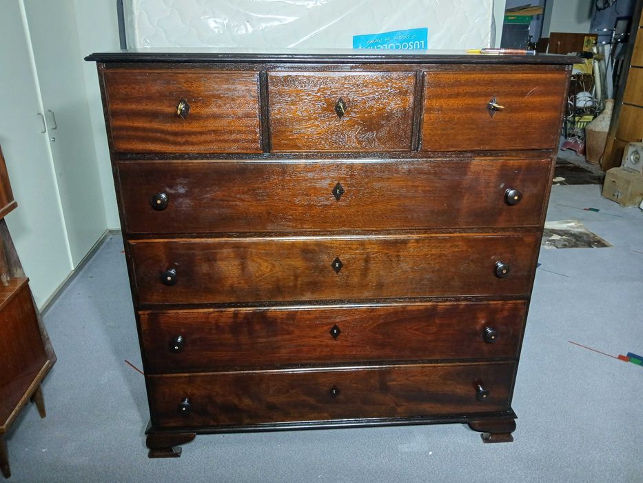 Imponente Comoda em madeira maciça - 7 Gavetas