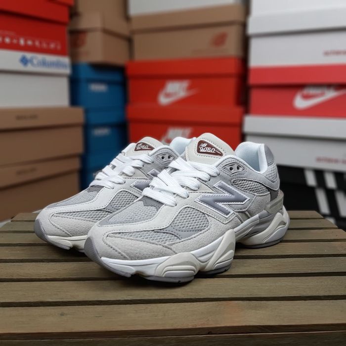 Жіночі кросівки New Balance 9060 світло сірі коричневий язик