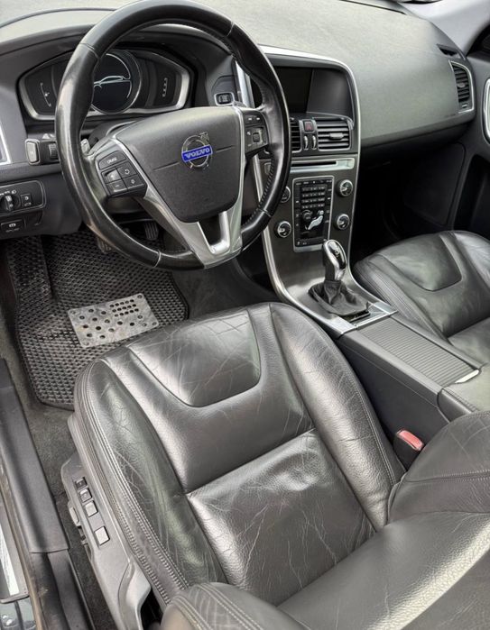 Продаю машину Volvo xc 60 !!