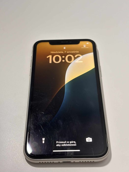 Iphone 11 biały 128gb + 3 etui