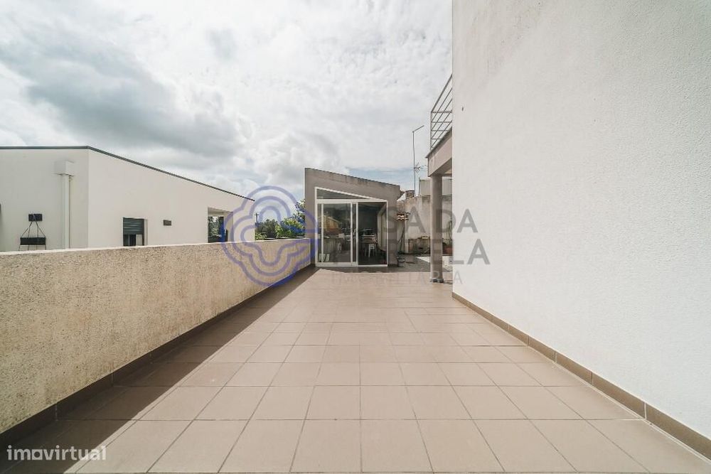 Moradia isolada T5 c/logradouro e garagem - Algueirão Mem Martins, Sin
