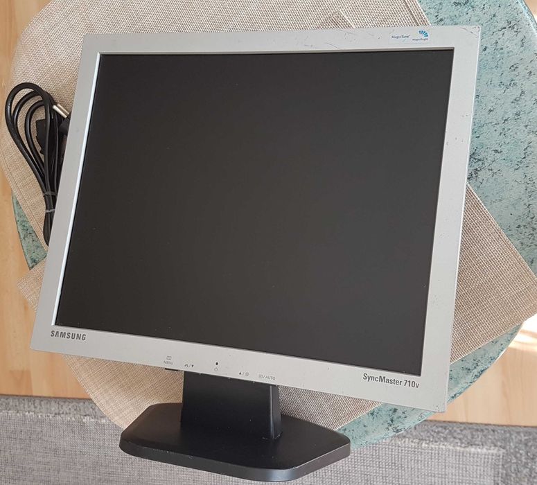 Monitor LCD Samsung SyncMaster 710V  +PREMIA