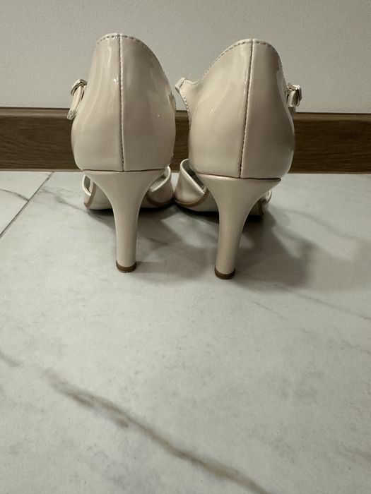 Buty na obcasie Growikar