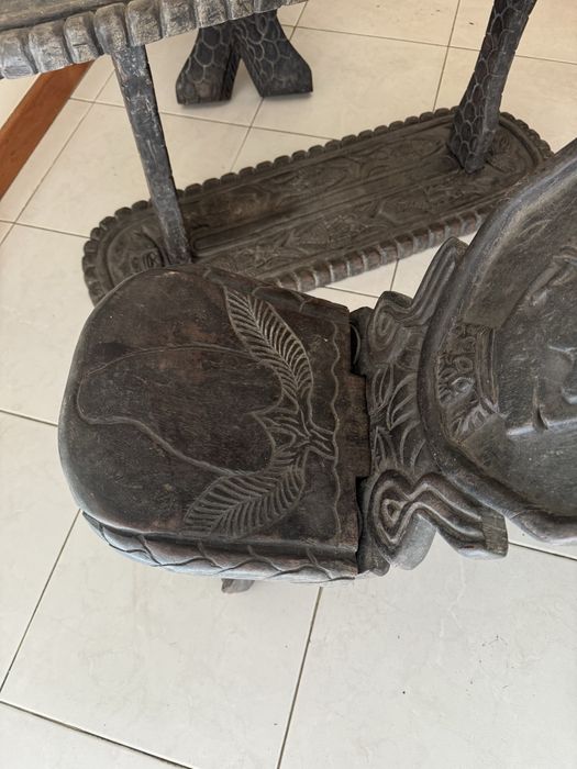 Centro de mesa e cadeiras esculpido à mão de pau preto preço negociáve