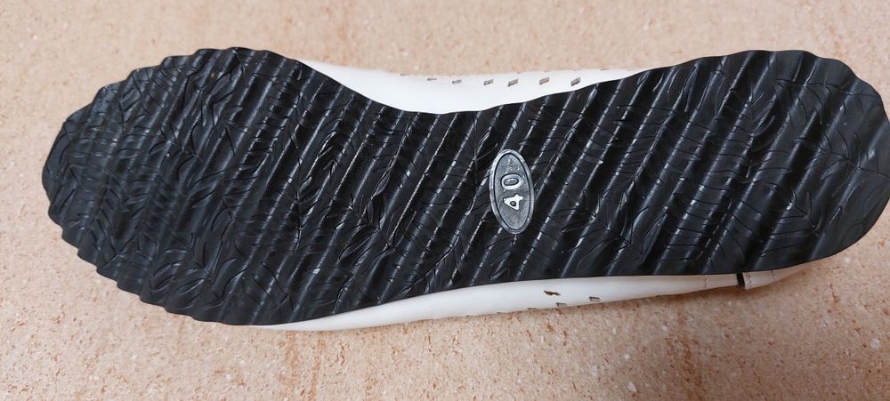 Продаю кожанные новые туфельки