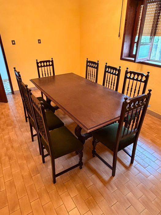 Móvel de sala e mesa com 8 cadeiras IMPECÁVEL