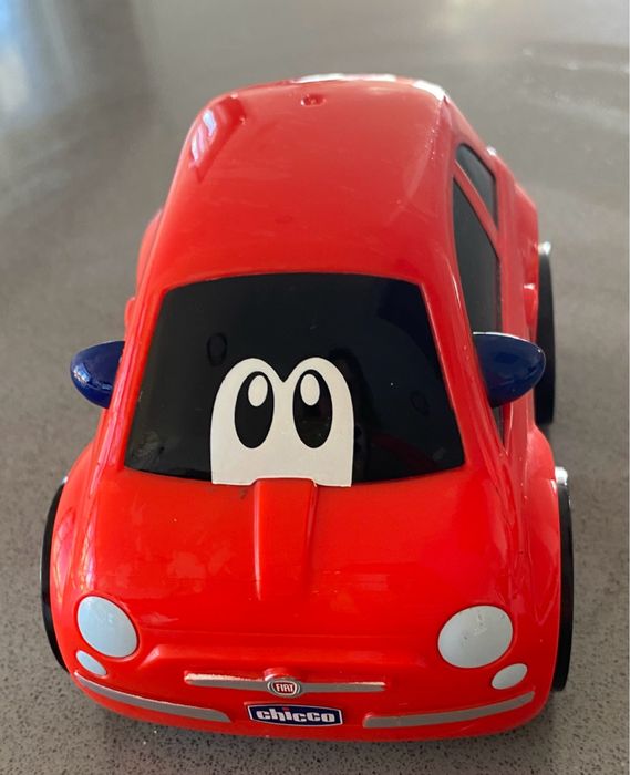 Veículo CHICCO Fiat 500 vermelho para bebé