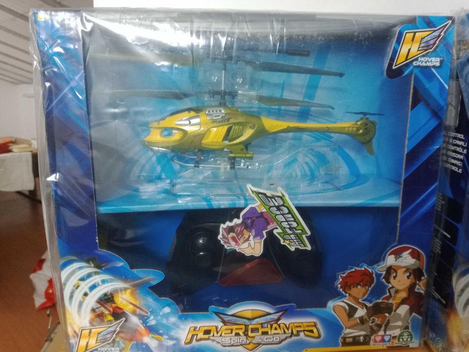 helicóptero de controlo remoto da marca Hover Champs