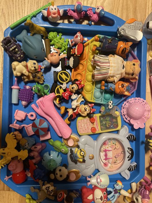 Лот іграшок кіндери, поні та інше