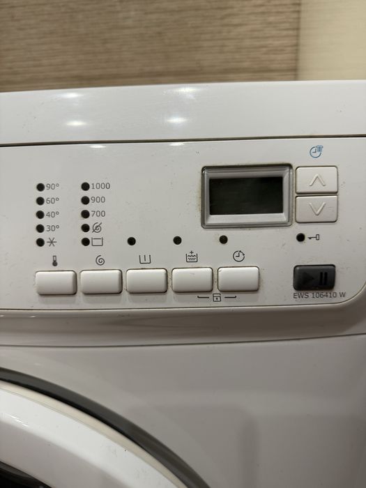 Продаю пральну машину Electrolux. 5 км від Києва. Лише самовивіз.