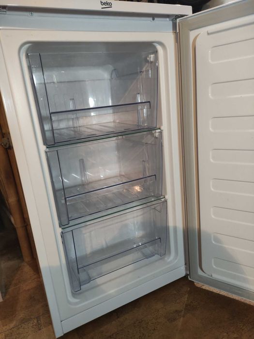 Arca Congeladora Vertical 65L (Branco) - BEKO