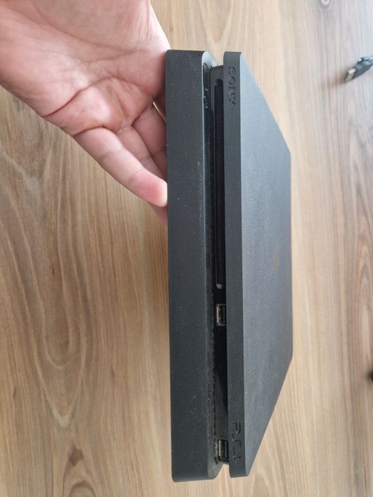 Ps4 slim 1tb com cabos e comando