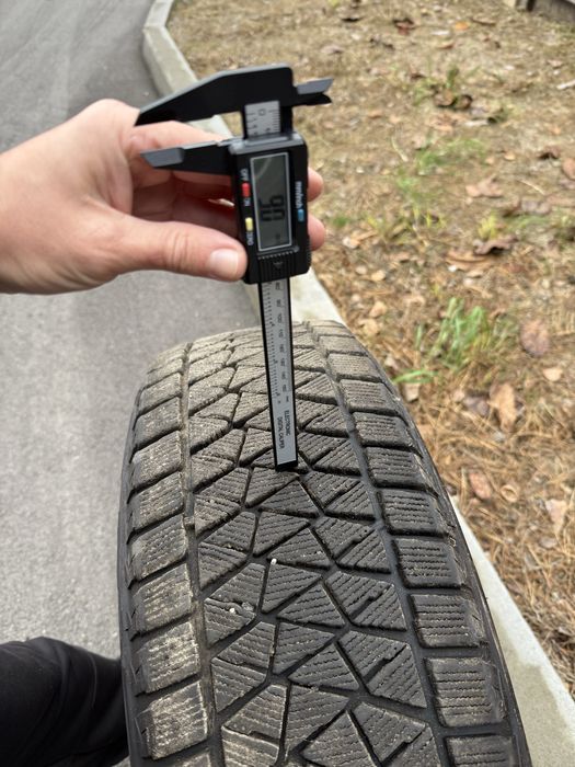 Bridgestone blizak dm-v2 235/65/17
