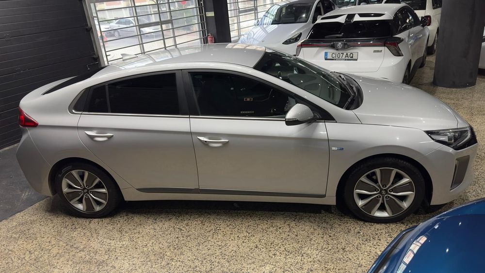Hyundai Ioniq 1.6 GDI HEV Hybrid Tech