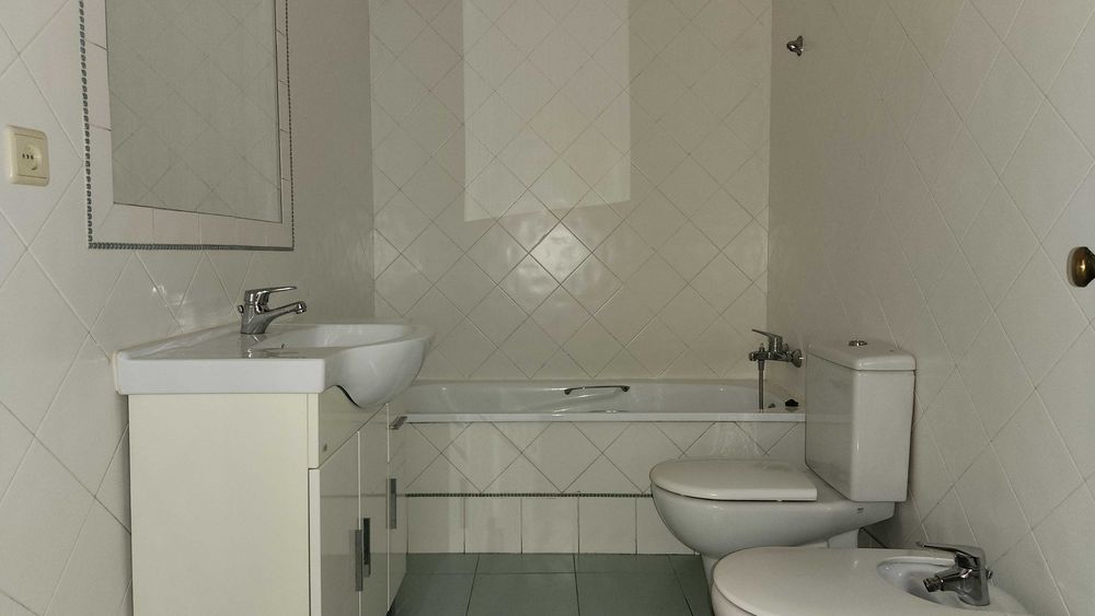 Arrenda-se apartamento T2 Vale das flores