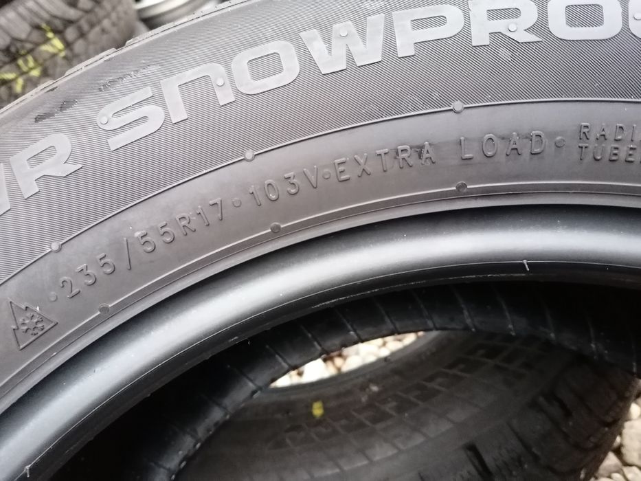 235/55/17 Nokian zimowe