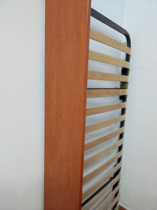 Cama dupla com estrado