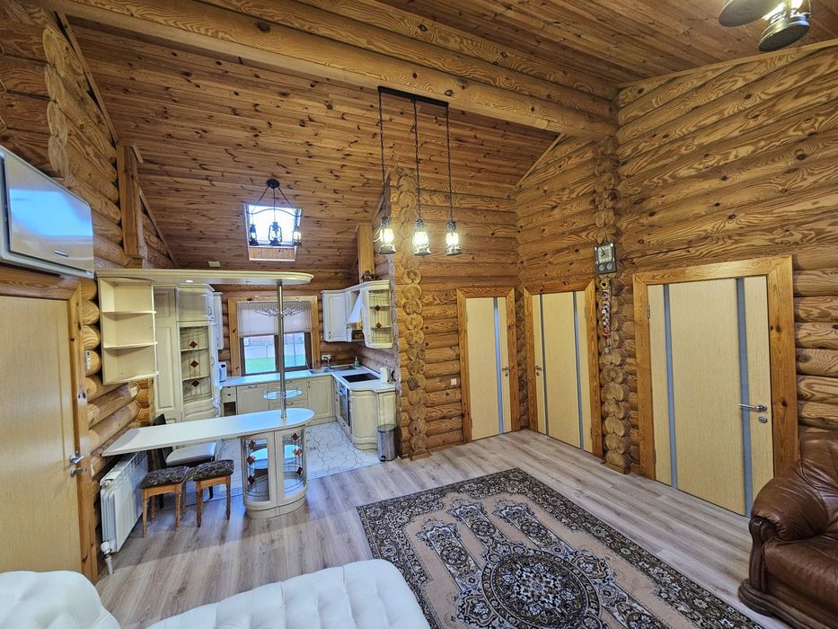 Будинок зі зрубу+гостьовий будинок,15 соток