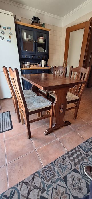 Mesa e cadeiras de cozinha
