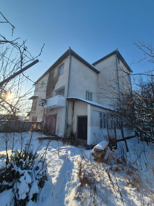 Продається  частина будонковолодіння (4 рівнева квартира) село Годилів