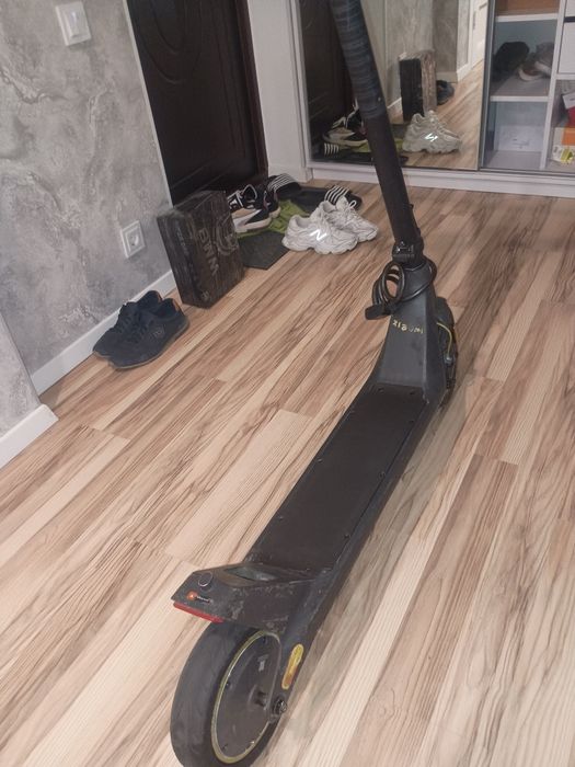 Продам електросамокат Xiaomi electric scooter 4 lite