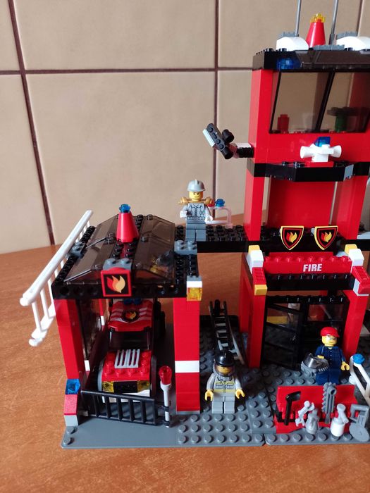 Klocki Lego City 7240-remiza strażacka