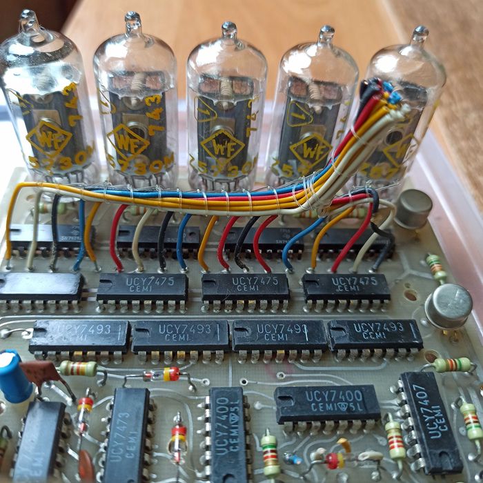 Комплект на лампах Nixie  Z5730M - 4шт  и Z5710M -1шт