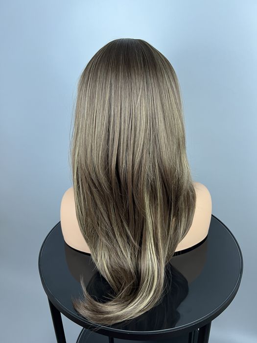 Peruka syntetyczna z grzywką