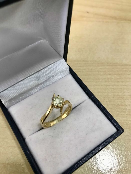 Anel Ouro Amarelo com Diamantes Natural muito Brilhante