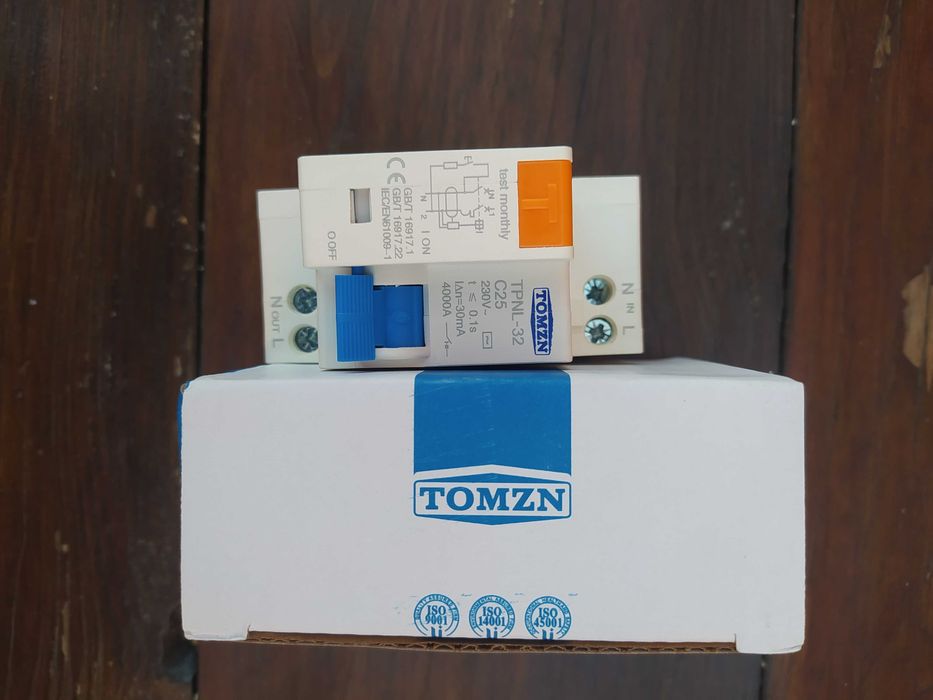 Автоматичний вимикач диференційного струму.