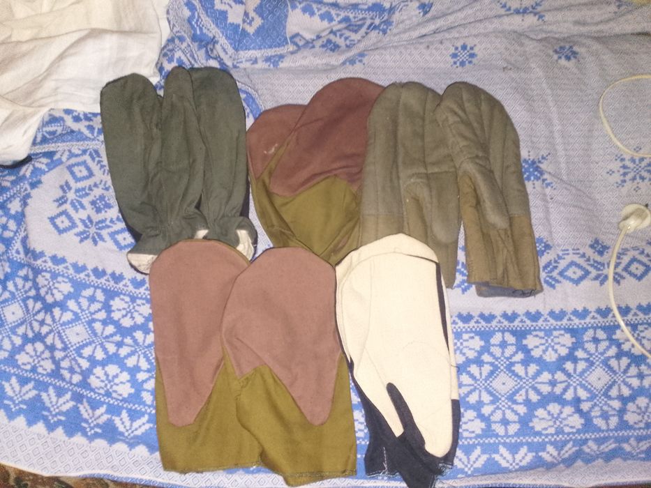 Перчатки разные. Цена за все