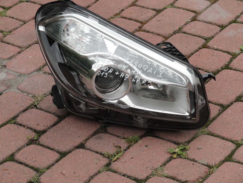Nissan Qashqai Reflektor prawy Xenon+H7  09-13
